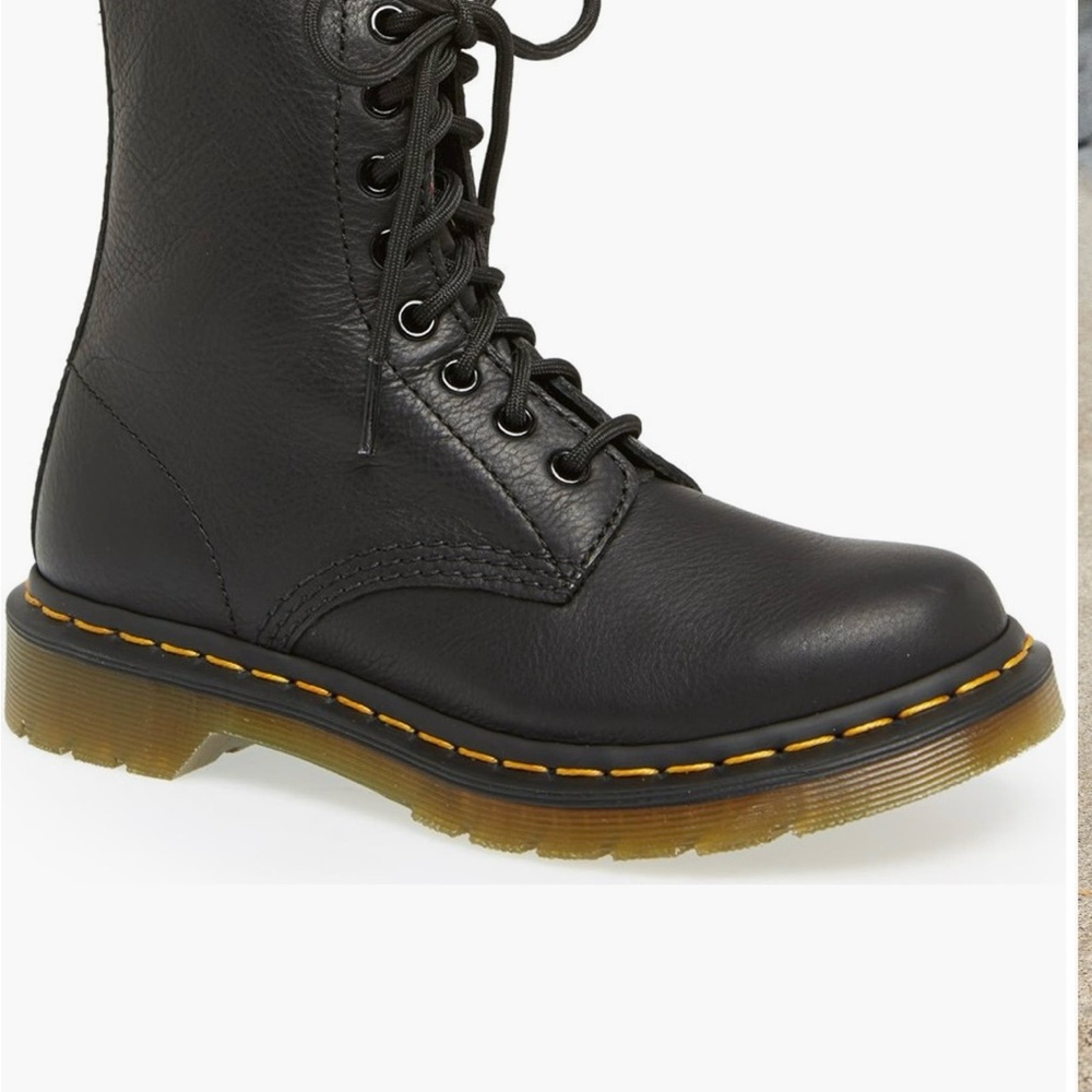 Dr. Martens Black 1460 Pascal Boots